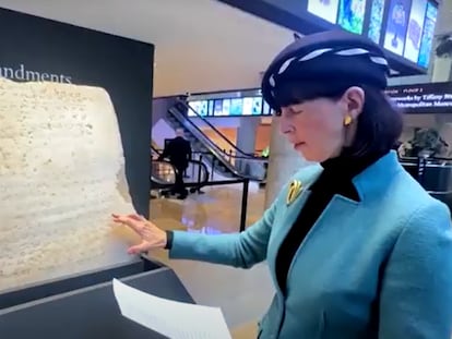 “Es uno de los tesoros más importantes”: a subasta la tablilla de piedra con los Diez Mandamientos más antigua