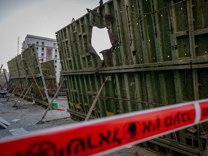 Campamento de obra en la ciudad israelí de Sderot en el que tres trabajadores chinos resultaron heridos por un cohete lanzado desde Gaza, el pasado 2 de mayo.