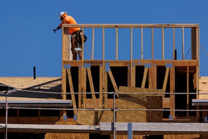 Construcción de casas en Vista, California, en una imagen de archivo.