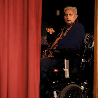 El escritor británico Hanif Kureishi, en el restaurante Le Petit Citron de Londres el pasado 9 de junio.