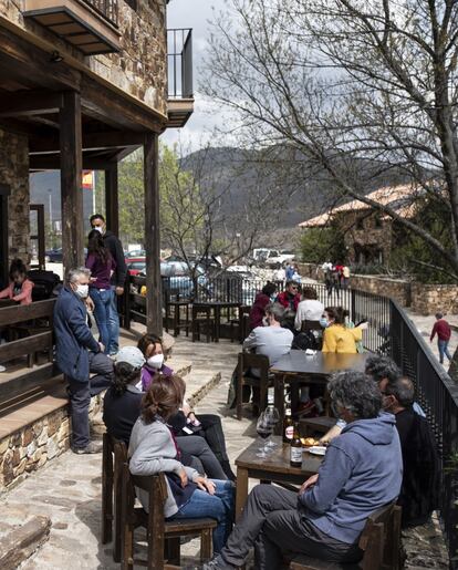 La terraza de la Posada de Horcajuelo el pasado 3 de abril. 