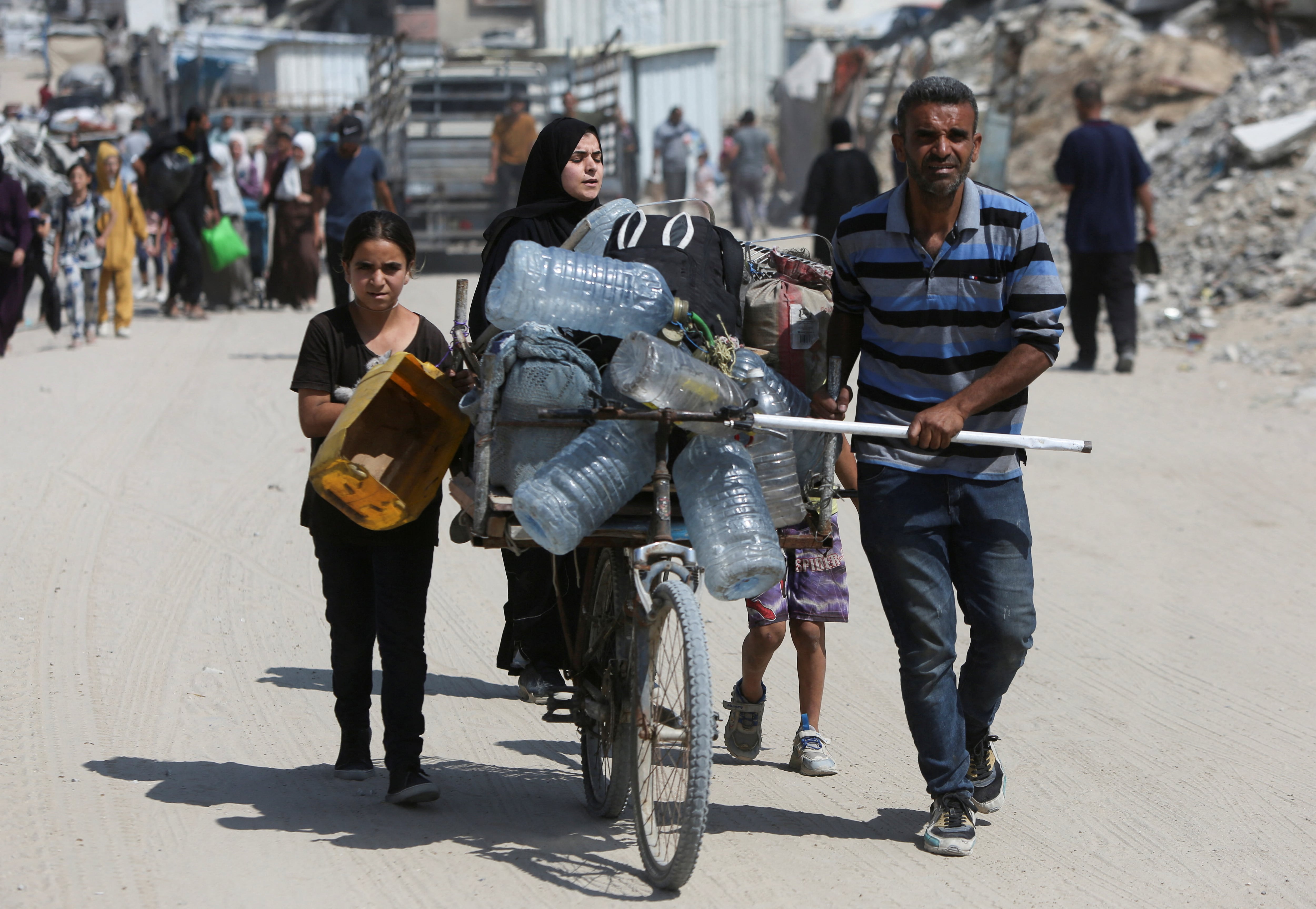 Gaza no solo necesita comida: Israel mantiene el bloqueo sobre combustible y productos higiénicos