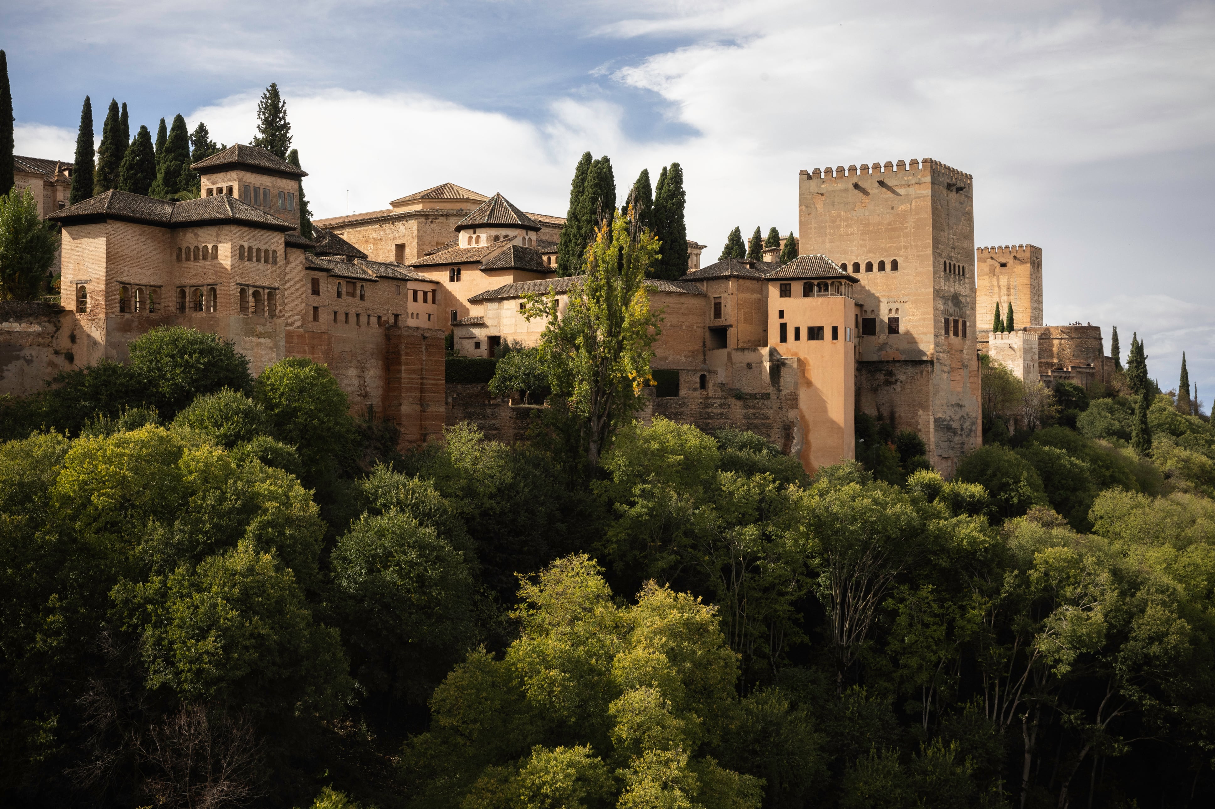 ¿Cómo afectaría un terremoto a la Alhambra? Así se copia un monumento con IA