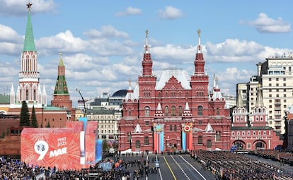 Un destacamento marcha hacia la plaza Roja durante el desfile del Día de la Victoria rusa en el 78 aniversario del final de la Segunda Guerra Mundial, este martes.