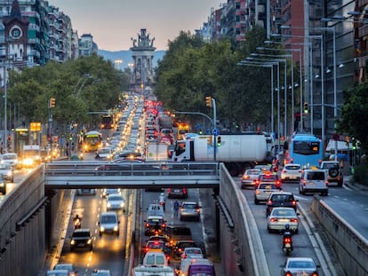 Atasco en la Gran Via de Barcelona. 