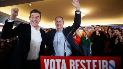 El candidato socialista, José Ramón Gómez Besteiro, y José Luis Rodríguez Zapatero, este martes en Lugo.