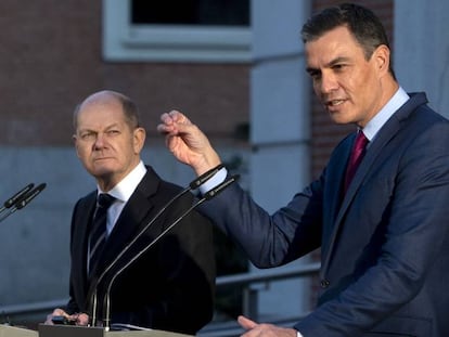 El canciller de Alemania, Olaf Scholz, junto al presidente de España, Pedro Sánchez. 