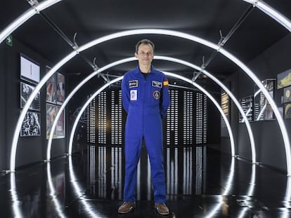 El ministro de Ciencia añora su mono azul. Hoy se lo enfunda en la intimidad.