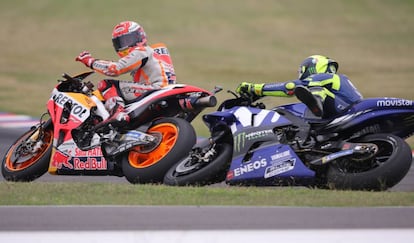Márquez derriba a Rossi en Termas.
