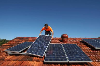 Instalción de placas solares en una casa