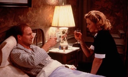 William Hurt y Kathleen Turner, en 'El turista accidental' (1988), de  Lawrence Kasdan.