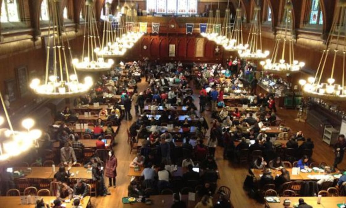 Una falsa alerta de bomba obliga a evacuar parte del campus de Harvard