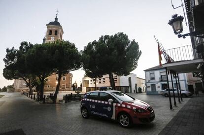 Plaza de la Constitución de Meco, con la iglesia de Nuestra Señora de la Asunción al fondo.