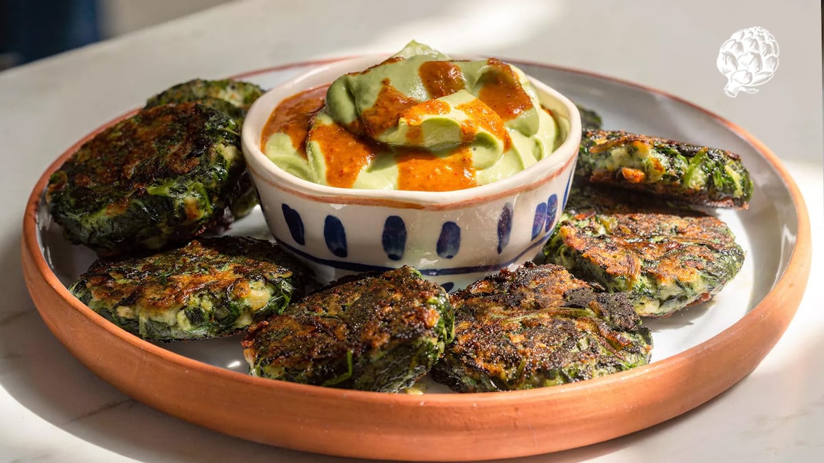 Tortitas de espinaca y queso, el plato para comer verduras sin enterarse