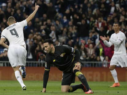 Benzema celebra su gol ante Rami.