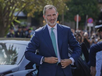 El Rey, el jueves, a la entrada del Archivo General de Indias en Sevilla.