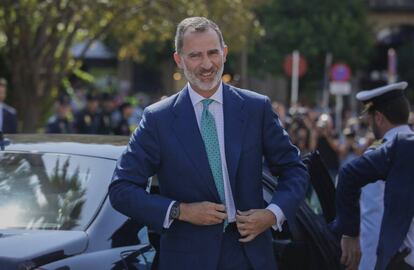 El Rey, el jueves, a la entrada del Archivo General de Indias en Sevilla.