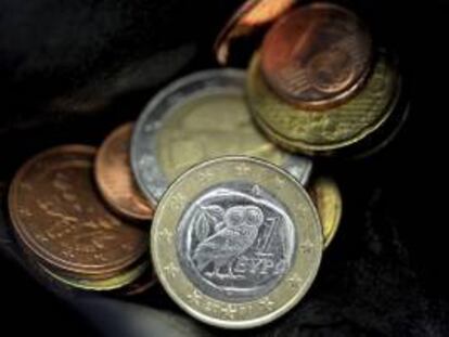 Monedas de euro griegas y alemanas son fotografiadas en un monedero en Düsseldorf en Alemania. EFE/Archivo