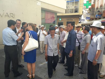 La delegación norcoreana en una calle de Benidorm.