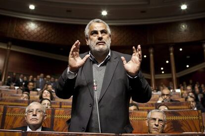 Abdelilah Benkiran, l&iacute;der del partido islamista Justicia y Desarrollo (PJD), y nuevo primer ministro de Marruecos, interviene durante el debate en el parlamento, en Rabat, Marruecos, el d&iacute;a 19 de diciembre de 2011.