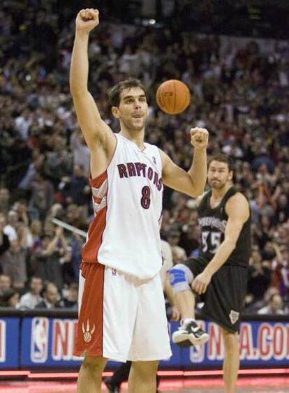 Calderón celebra la victoria ante los Timberwolves de Minnesota.