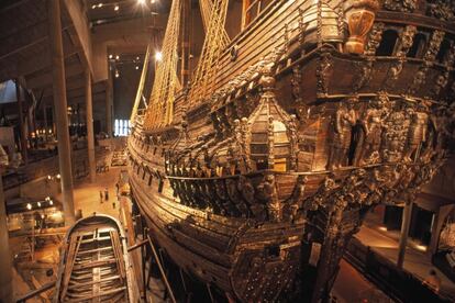 Interior del museo del Vasamuseet, en Estocolmo, que acoge el histórico navío Vasa, hundido en el siglo XVII.