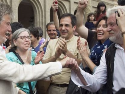 El abogado penalista Pedro Santisteve, de Zaragoza en Com&uacute;n, a su salida del Ayuntamiento. 