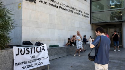 Primer día de huelga de jueces y fiscales en la Ciudad de la Justicia de Valencia, este martes. 