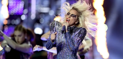 Lady Gaga durante el intermedio de la Super Bowl de 2017.