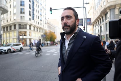 Víctor de Aldama, el pasado 5 de diciembre, en la Gran Vía de Madrid tras conceder una entrevista de radio.