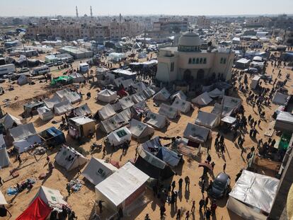 Displaced Palestinians take refuge in a camp in Rafah, in the south of the Gaza Strip, on December 6, 2023.