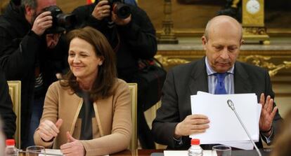 El ministro de Educación, Ignacio Wert, junto a la secretaria de Estado de Educación, Montserrat Gomendio.