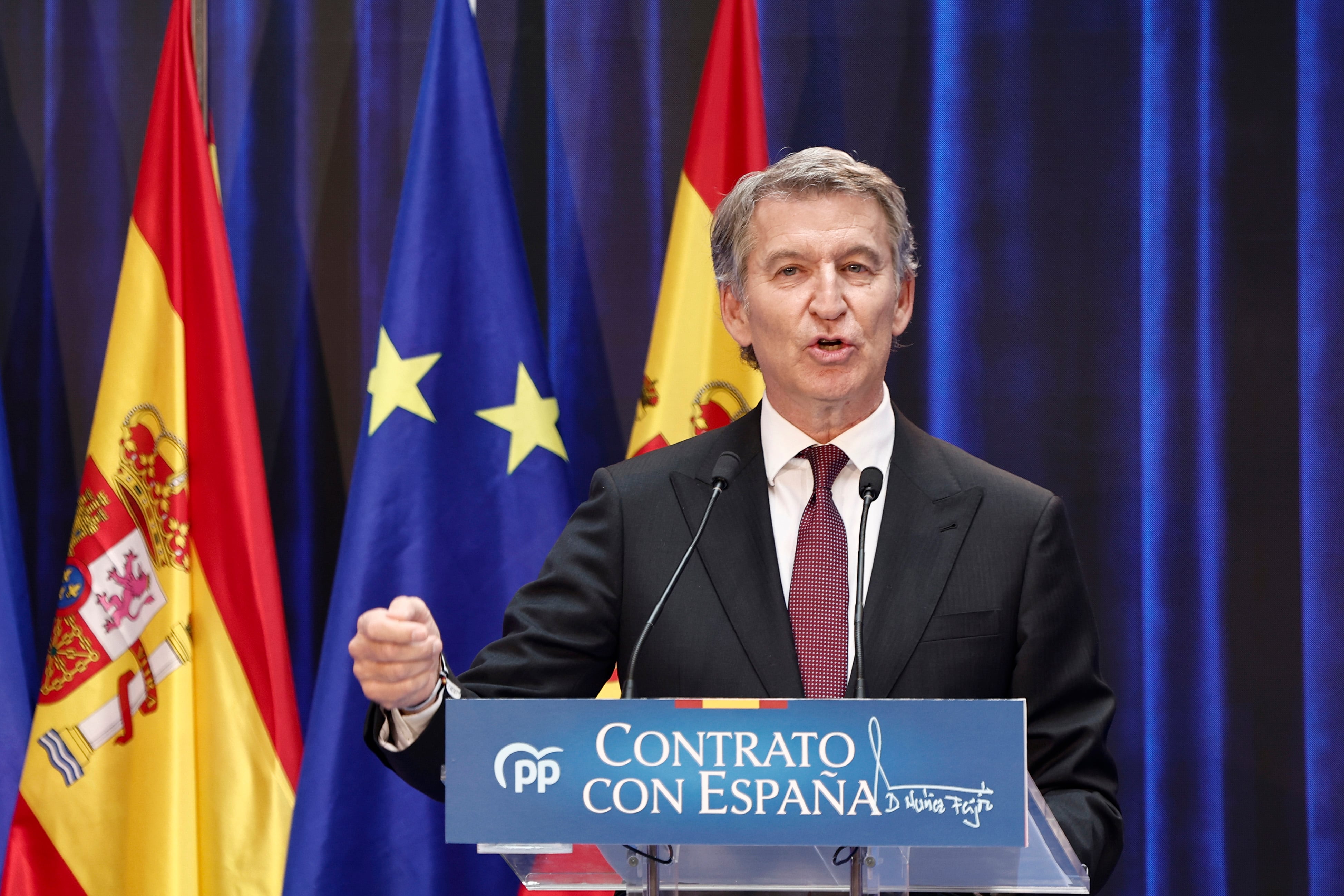 Feijóo propone exigir a los nacionalizados un “tiempo de residencia mínima” en España para poder votar