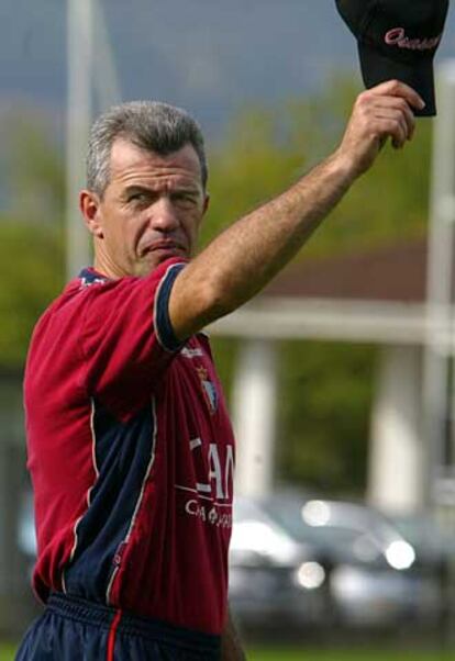 Javier Aguirre, en un entrenamiento de Osasuna.