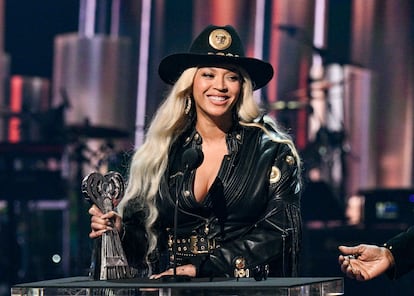 Beyoncé recibiendo el Premio Innovador en los iHeartRadio Music Awards 2024 celebrados en el Dolby Theatre de Los Ángeles (California), el 1 de abril de 2024.