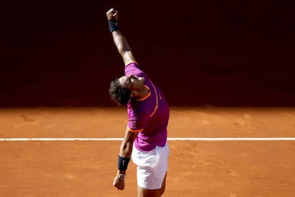 El tenista español Rafael Nadal en su partido ante el serbio Novak Djokovic de semifinales del Mutua Madrid Open en la Caja Mágica de Madrid.