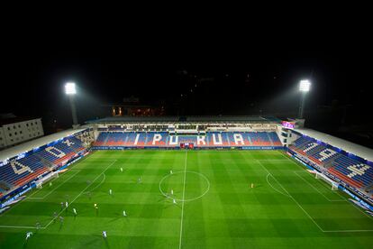 El estadio de Ipurua, vacío durante el Eibar-Real Sociedad de hace una semana.