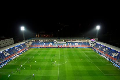 Vista el Eibar-Real Sociedad a puerta cerrada.