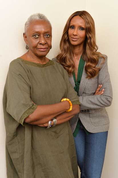 Las modelos Iman y Bethann Hardison, fundadoras de la Black Girls Coalition.