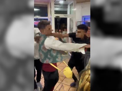 Captura del vídeo de la agresión homófoba a un concejal socialista en Murcia.