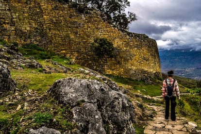 Muralla de la ciudadela de Kuelap.