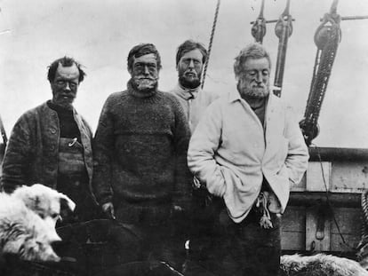 El explorador Ernest Shackleton, en el barco de regreso tras la expedición por el Polo Sur en 1909.