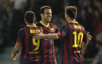 Cesc celebra con Alexis y Messi uno de sus goles.