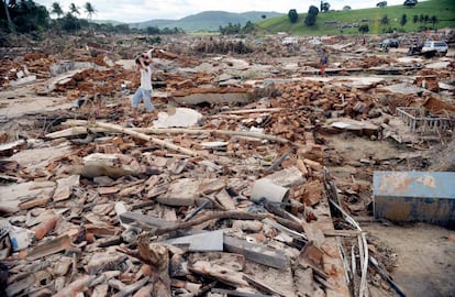 En Alagoas, noreste brasile&ntilde;o, las inundaciones destruyeron la infraestructura de las ciudades cercanas al R&iacute;o Munda&uacute;.