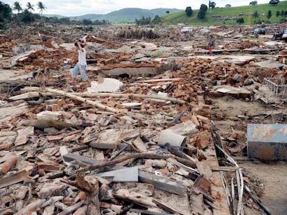 En Alagoas, noreste brasile&ntilde;o, las inundaciones destruyeron la infraestructura de las ciudades cercanas al R&iacute;o Munda&uacute;.