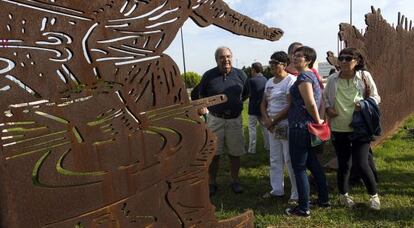 Protesta contra el traslado de la escultura de Miró en Gandia.