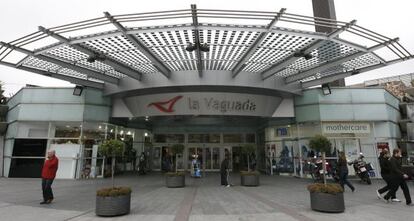 Vista de la puerta principal del centro comercial 'La Vaguada'.