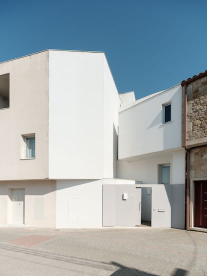 Fachada de la casa de los Chipperfield en Corrubedo, Galicia. 