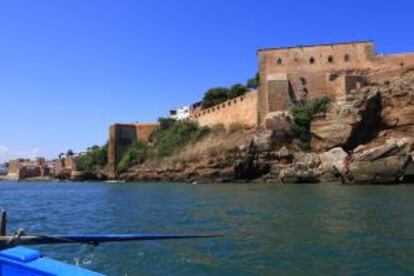 Paseo fluvial por el río Buregreg, en Rabat (Marruecos).