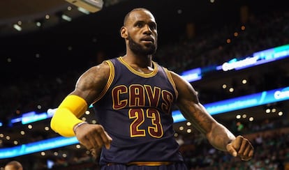 LeBron James celebra en las finales de conferencia ante los Celtics.